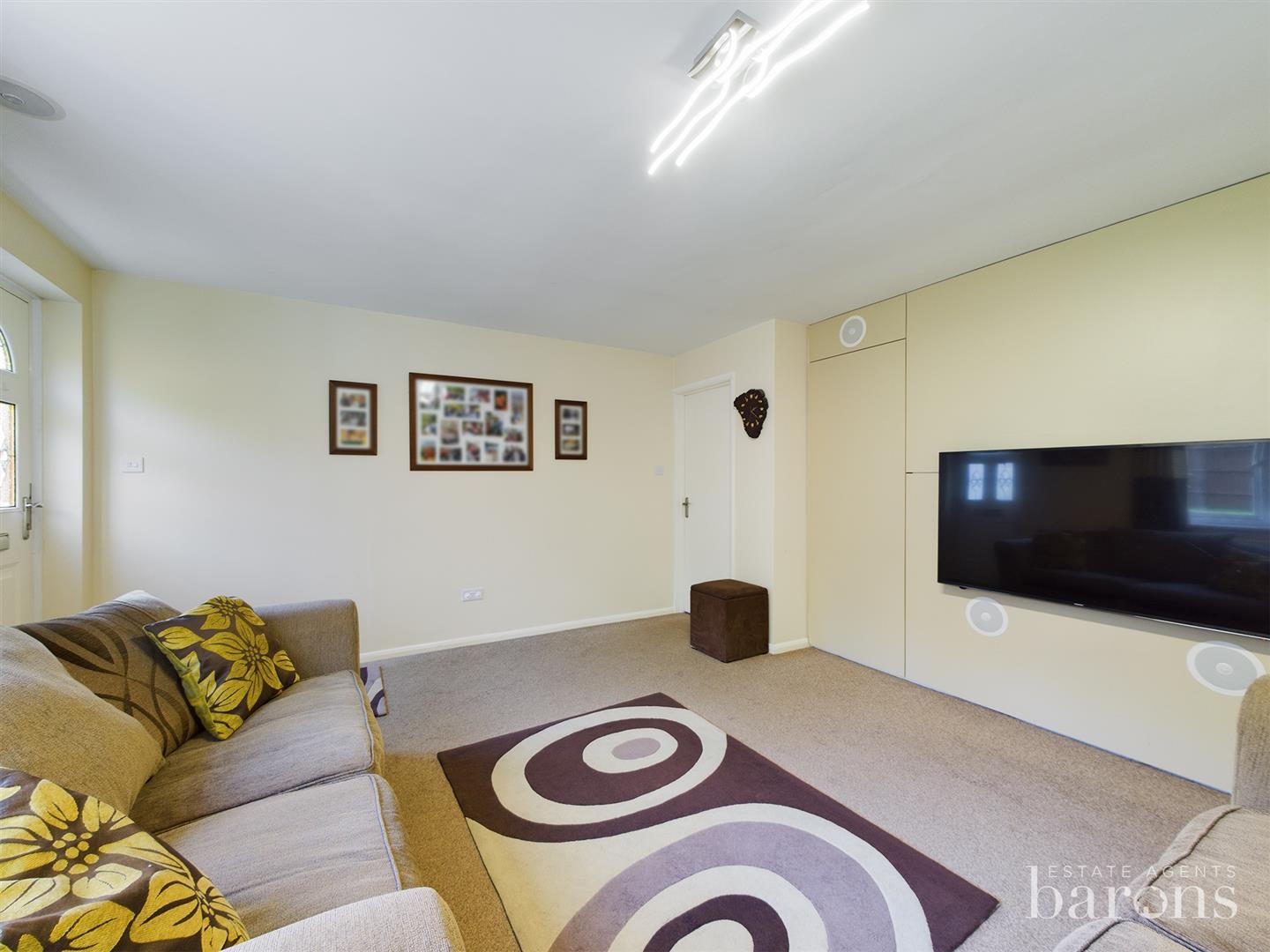 3 Bed Bungalow Detached, Reading Road, Chineham, Basingstoke Barons